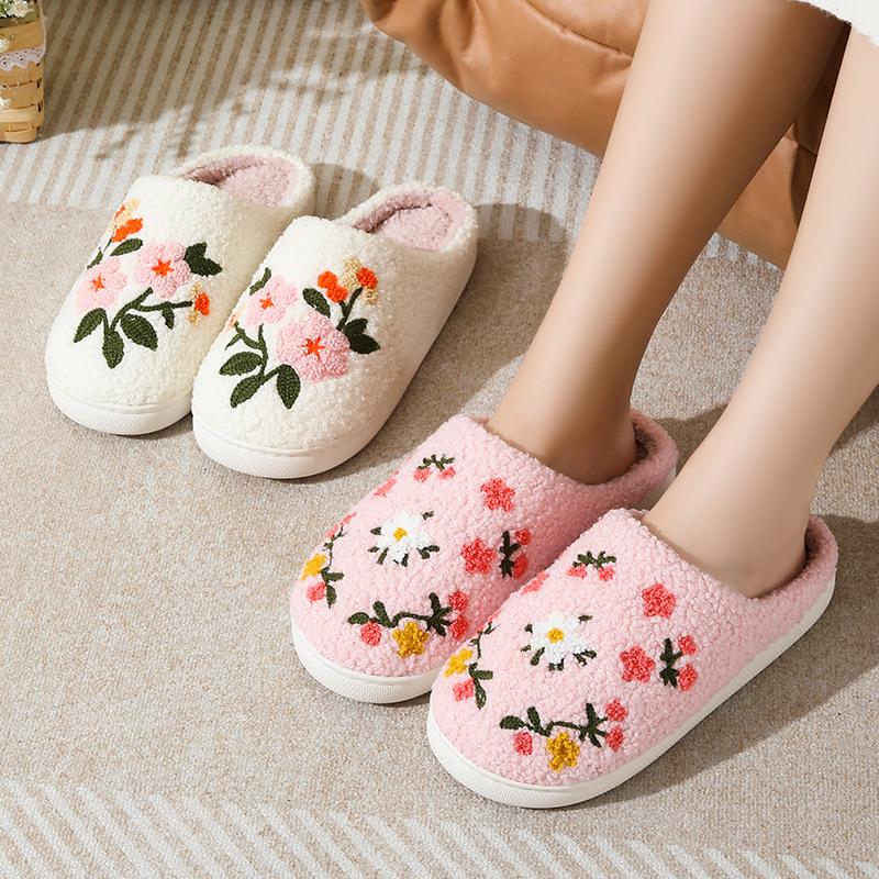 Fashion New comfortable winter cotton slippers warm and non slip women's slippers fashionable home women's shoes 2025 couple slippers