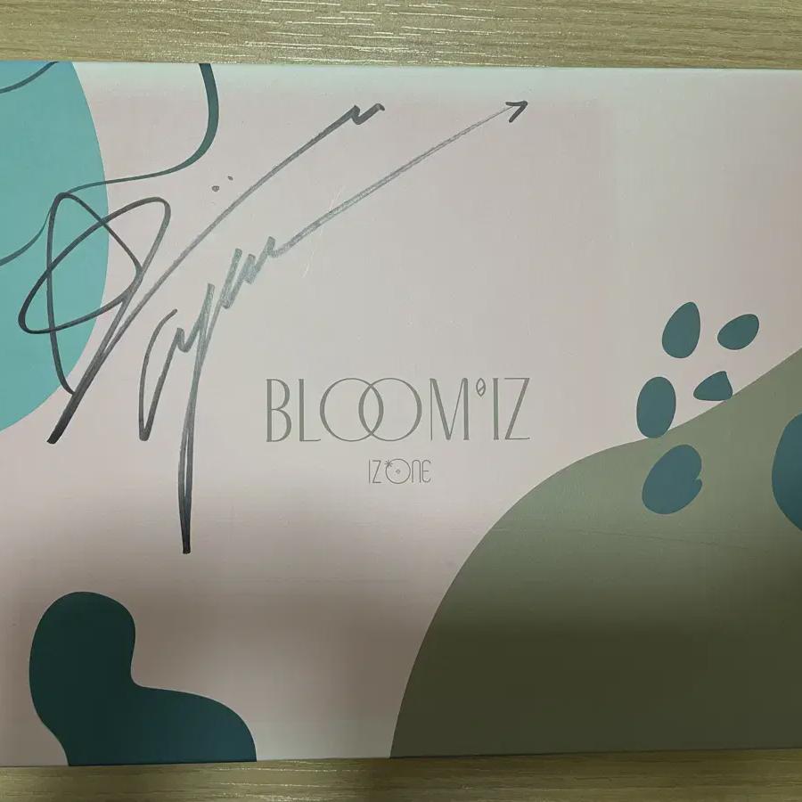 

Sell Of Albums Signed By Lee Chae-yeon