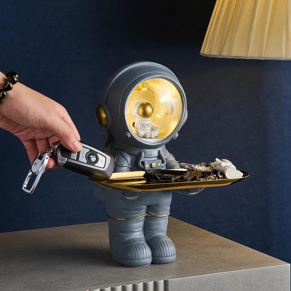 New Creative Astronaut Statue Storage Tray Nordic Home Decor Desk Storage Astronaut Figurine Living Room Table Decor Key Storage