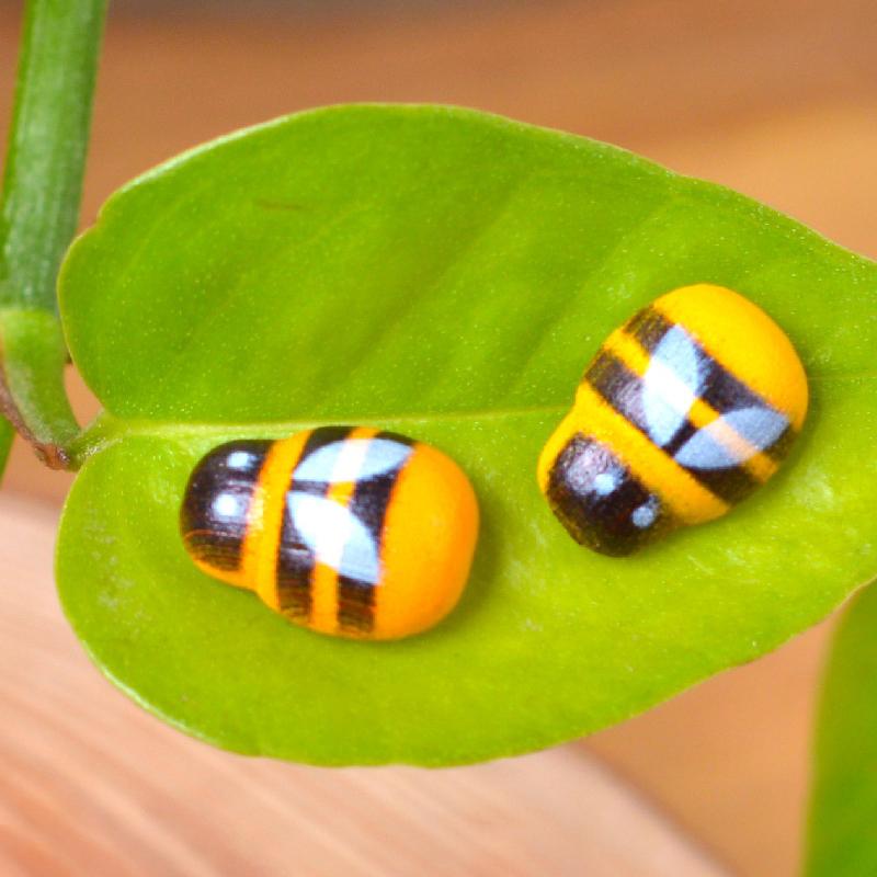 50/100Pcs Mini Wooden Bee Self-Adhesive Sticker Children Painted Diy Crafts Fairy Garden Figurine Miniature Home Decor