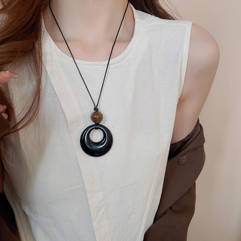 Bohemian Ethnic Distressed Bow Metal Necklace with Versatile Long Round Pendant 2025