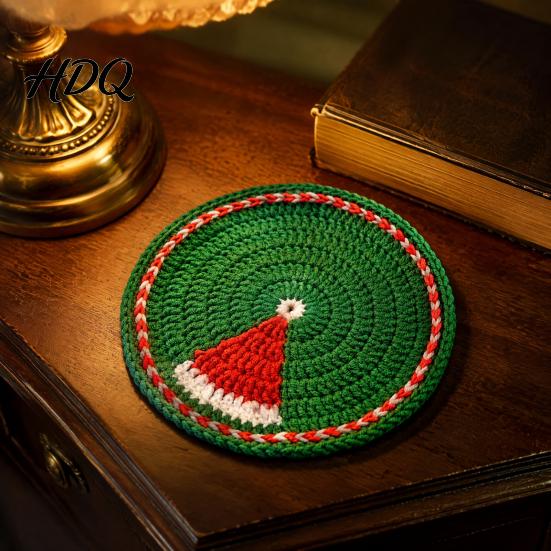 Weiche dicke Baumwollfaser Untersetzer Weihnachtliches Häkeluntersetzer Handgefertigtes Gewebtes Getränkebecher-Pad Niedlicher Weihnachtsmann Schneemann Hitzebeständiger Gestrickter Untersetzer