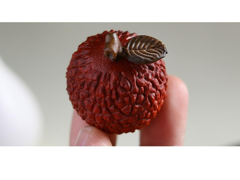 Purple Sandalwood Lychee Wenwan Handheld Ornament: Agarwood Craft for Office Tea Table.