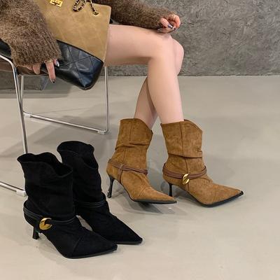 Style européen et américain nouveau bottes plissées en daim à bout pointu à talons hauts sangle à boucle métallique mode une pédale bottes courtes pour femmes