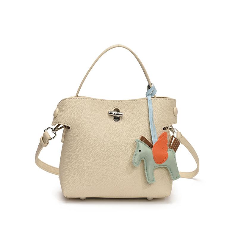 New Portable Small Square Bag Women's Versatile Commuter Fashion Shoulder Messenger Bag