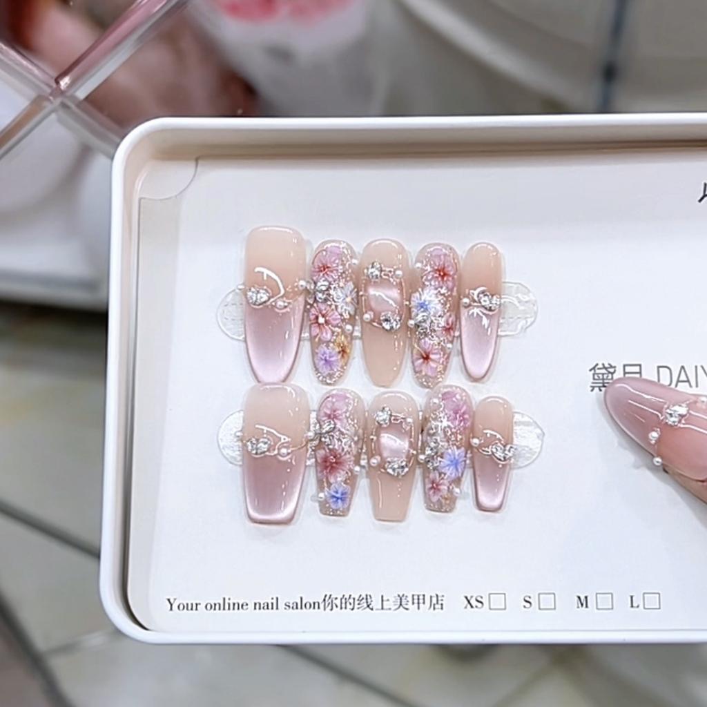 Hand-woven Armor with Spring Colors, Three-dimensional Colorful Petals, Light-chasing Cat Eyes High-end Temperament Nail Stickers