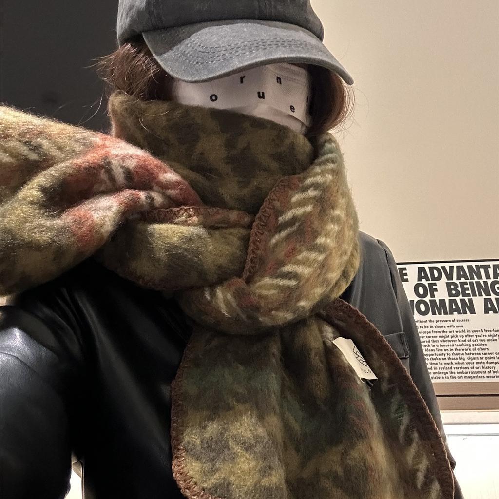 Korean Version of The New Autumn and Winter Contrasting Plaid Scarf for Girls Fashionable and Versatile Thickened and Warm Houndstooth Scarf