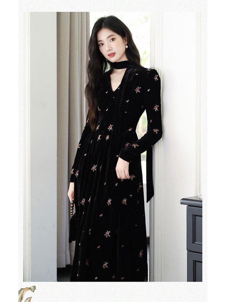 French Retro Black Velvet Dress: Exquisite Long Skirt, Autumn-Winter Socialite Style