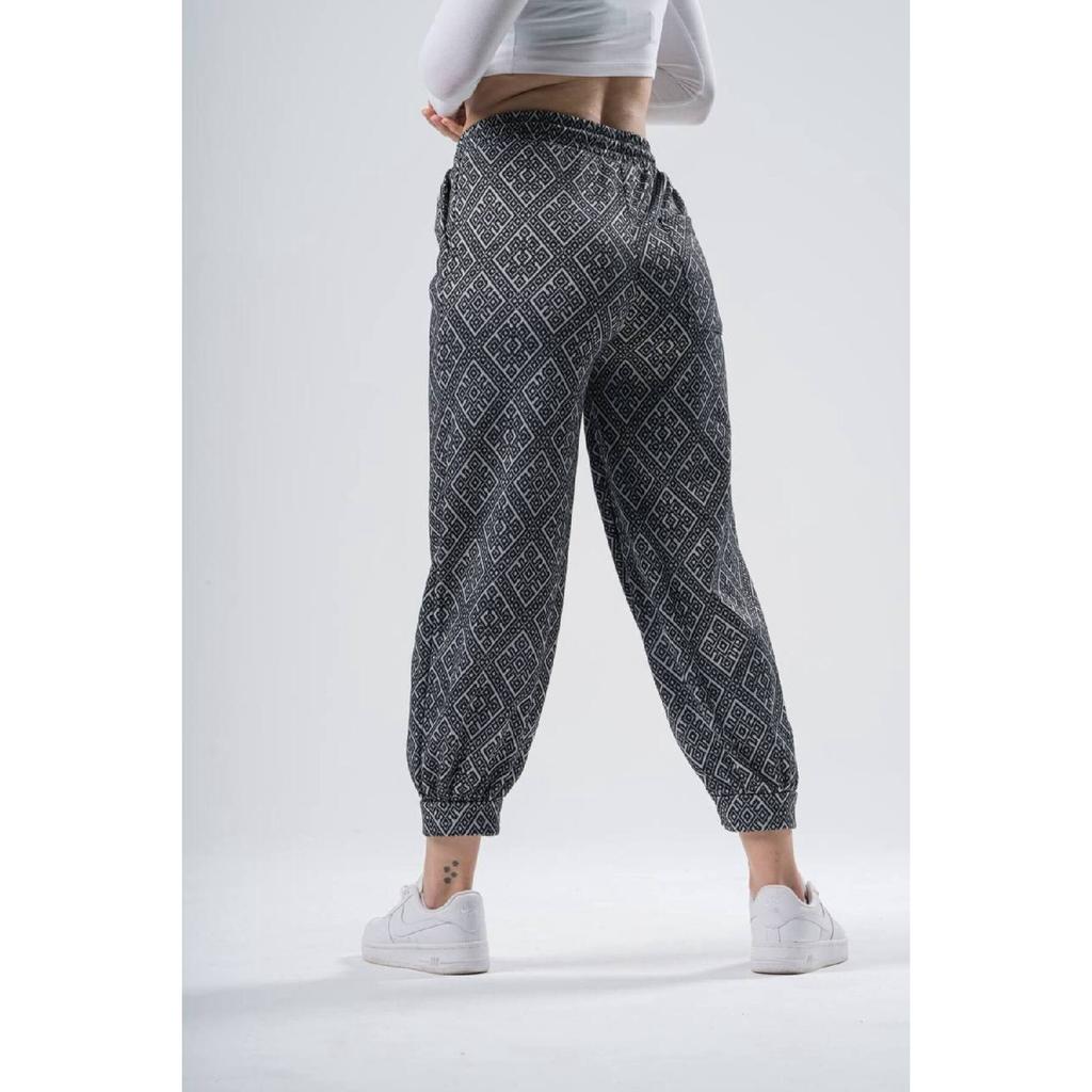 Unisex Shawar With Elastic Waist.