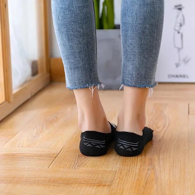 Solid Color Simple Boat Socks Embroidery Cute Short Socks Women Invisible No Show Sock Slipper Non-slip Silicone Low Ankle Socks