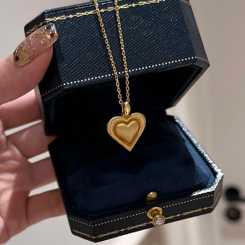 Simple and charming brushed heart-shaped pendant necklace light luxury and fashion collar chain party wedding gift