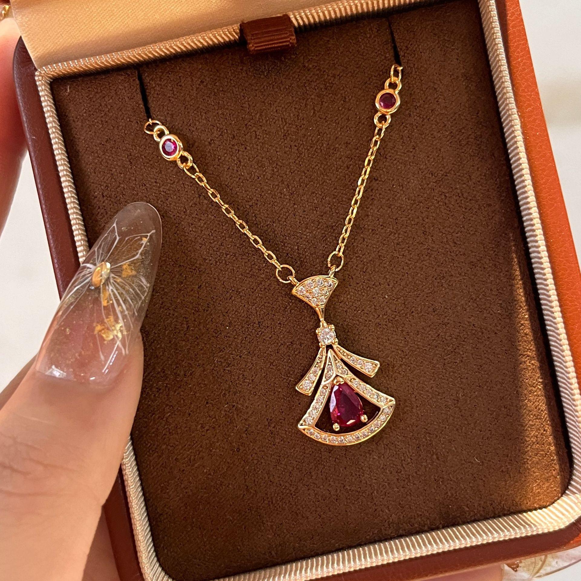 2026 Old Money Wind Ruby Fan Skirt Necklace High Niche Versatile Exquisite Collarbone Chain 45CM