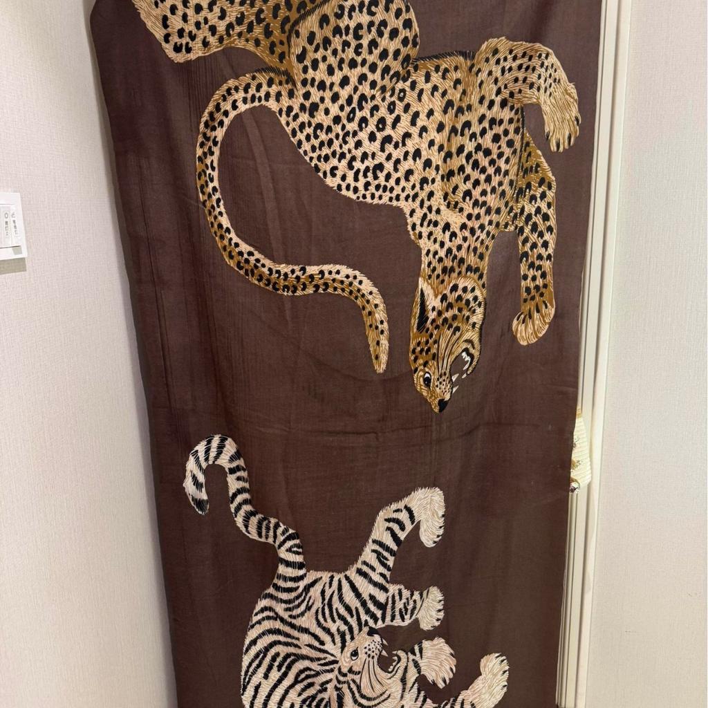 Vintage Leopard Print Scarf for Women Old Money Style Lightweight Summer Shawl Luxury Fashion Neck Scarf Gift