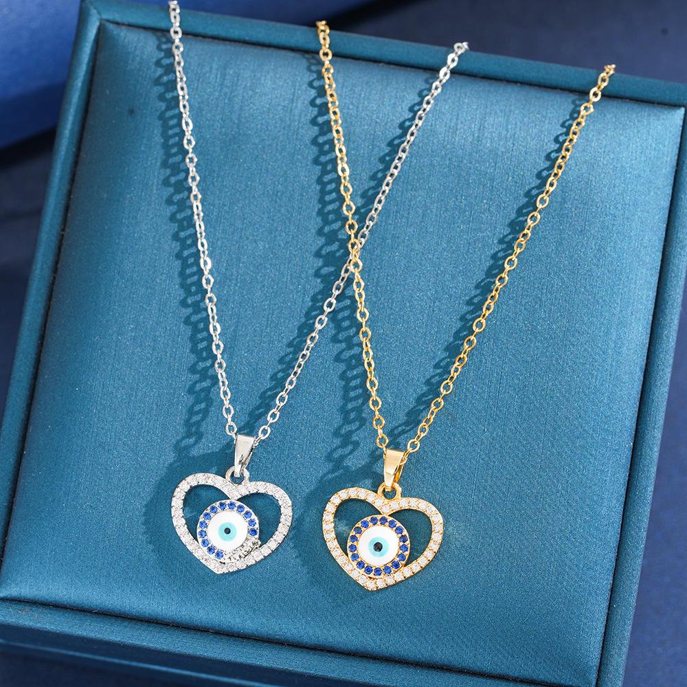 Niche Fashion Titanium Steel Heart Necklace - Lightweight Cross-border Banquet & Wedding Clavicle Chain for Women, Versatile Celebrity-Inspired Design