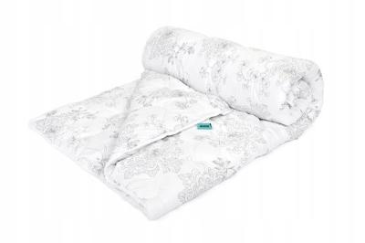 Soft, anti-allergic gray and white floral duvet 220x200 cm