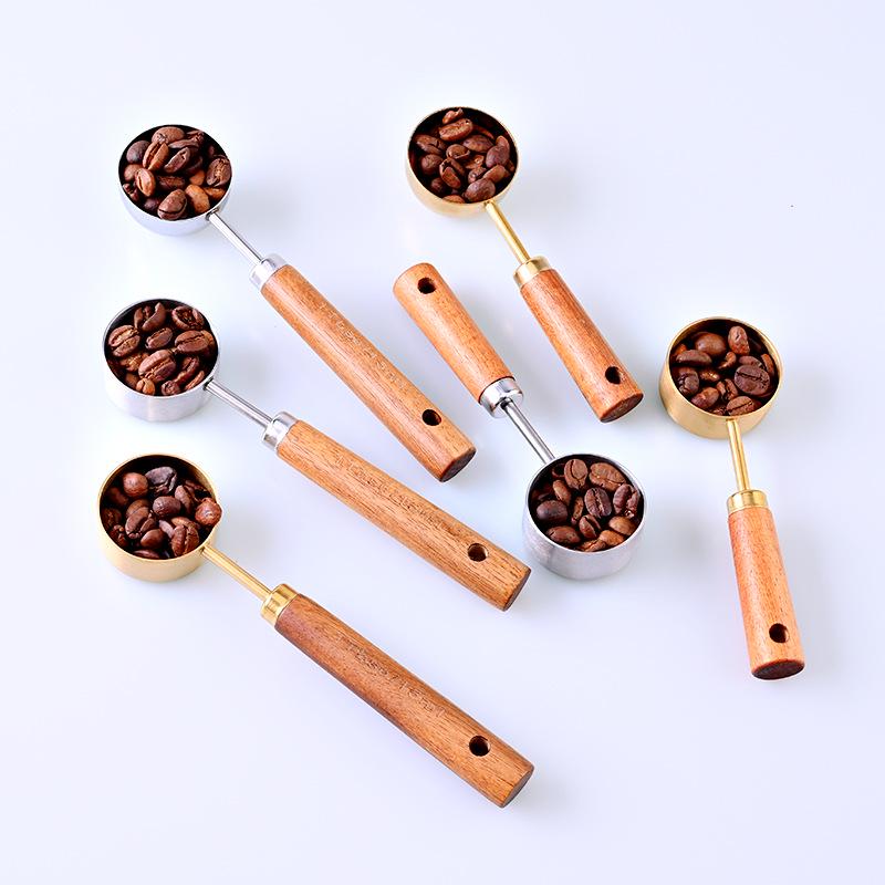 Nerezové odměrky na kávu se stupnicí na sušené mléko a koření