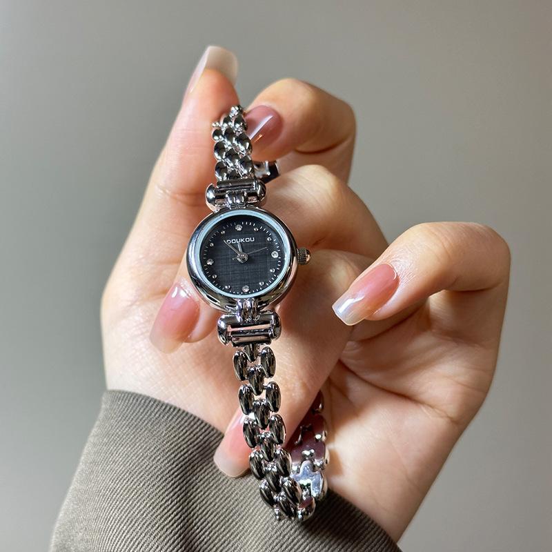 Retro Exquisite And Compact Bracelet Watch, Simple Niche High-End Student Female Watch