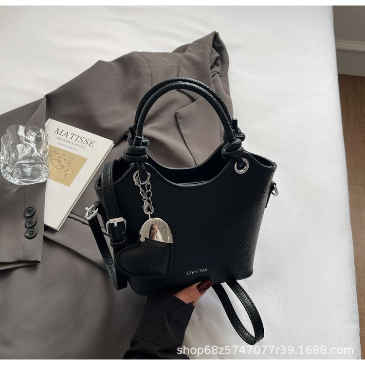 Spring and Summer Foreign-style Texture Handbag Women's 2025 New Simple Casual Large-capacity Shoulder Bag Commuter Shoulder Bag