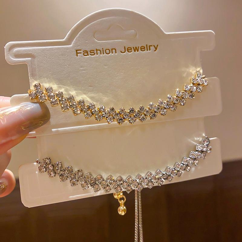 Flashy Diamond-Studded Geometric Bracelet - Elegant, Luxury Fashion Bangle for Women