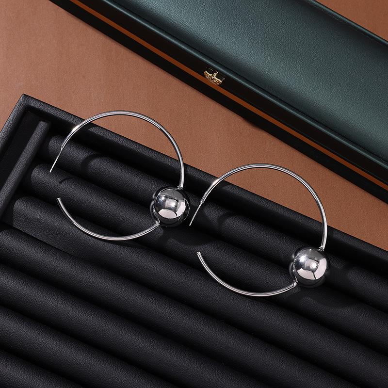 Exaggerated Metal Ball Large Earrings Earrings, High-End Silver Needle Earrings, Simple And Cold Wind Earrings, Jewelry