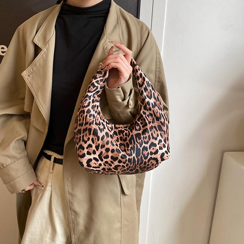 Women PU Leopard Fashion Shoulder Bag Large Capacity Circular Underarm Bag Zipper Closure Fashion Carrying Bag Chic Hobo Bag KTB