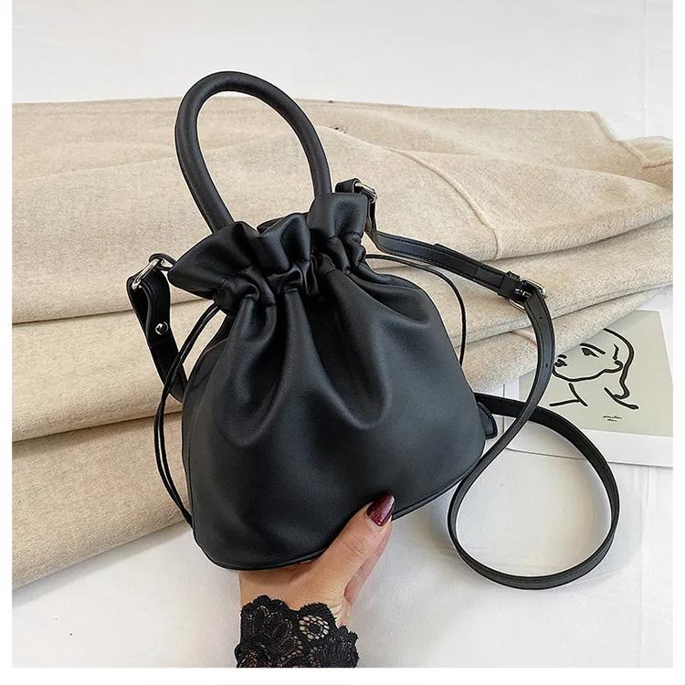 

Mini Drawstring Bucket Bag PU Leather Simple Portable Shoulder Trendy Messenger Bag Female Ins Solid Color Small Bag 20x20x9cm чёрный