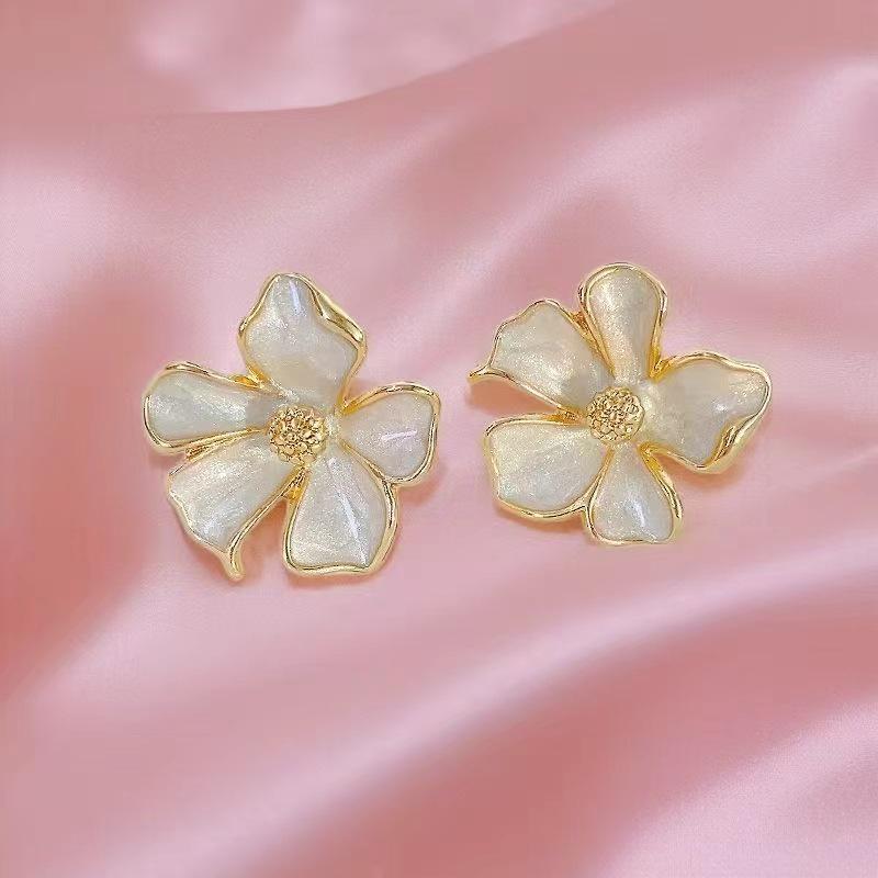 Heart-Shaped Asymmetrical Earrings for Women - Unique, Luxe Drop Earrings for a Sophisticated Style