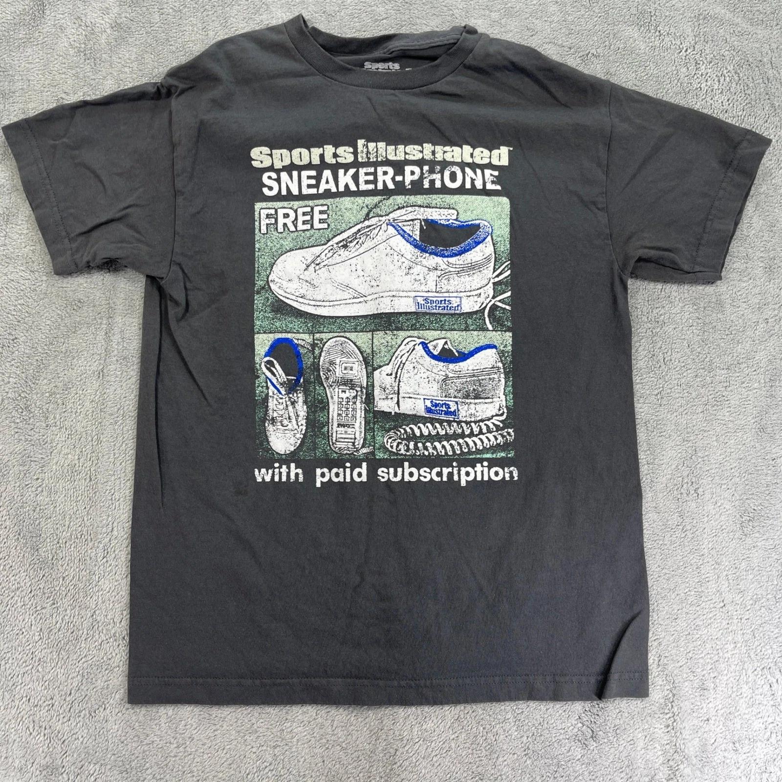 

Sports Illustrated T-Shirt Mens Medium Gray Sneaker-Phone Graphic Short Sleeve XL