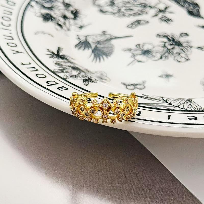 Medieval Vintage Hollow Lace Crown Colored Treasure Ring Women'S Retro Light Luxury High-End Niche Ring