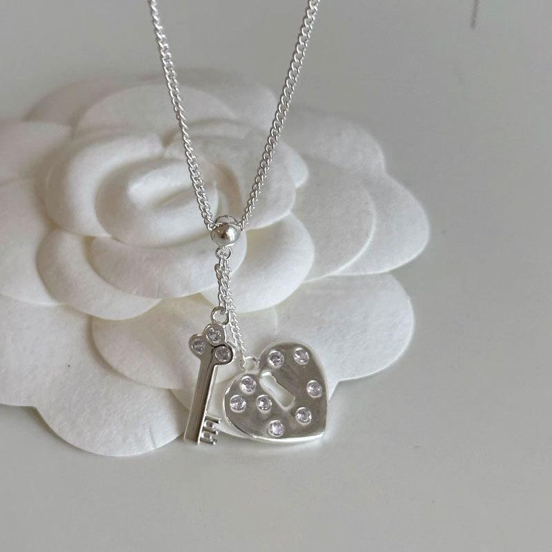 Girl Sweetheart Love White Diamond Lock Necklace Heart Shaped Clavicle Chain Cute Temperament