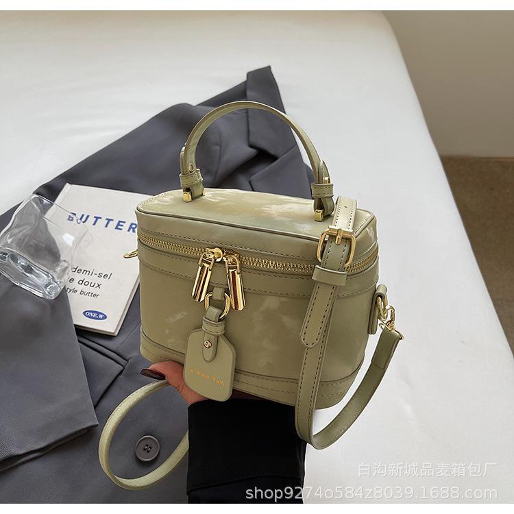 

Niche fashion hand-carried bucket bag autumn and winter new retro versatile single shoulder high-end casual oblique span women s bag