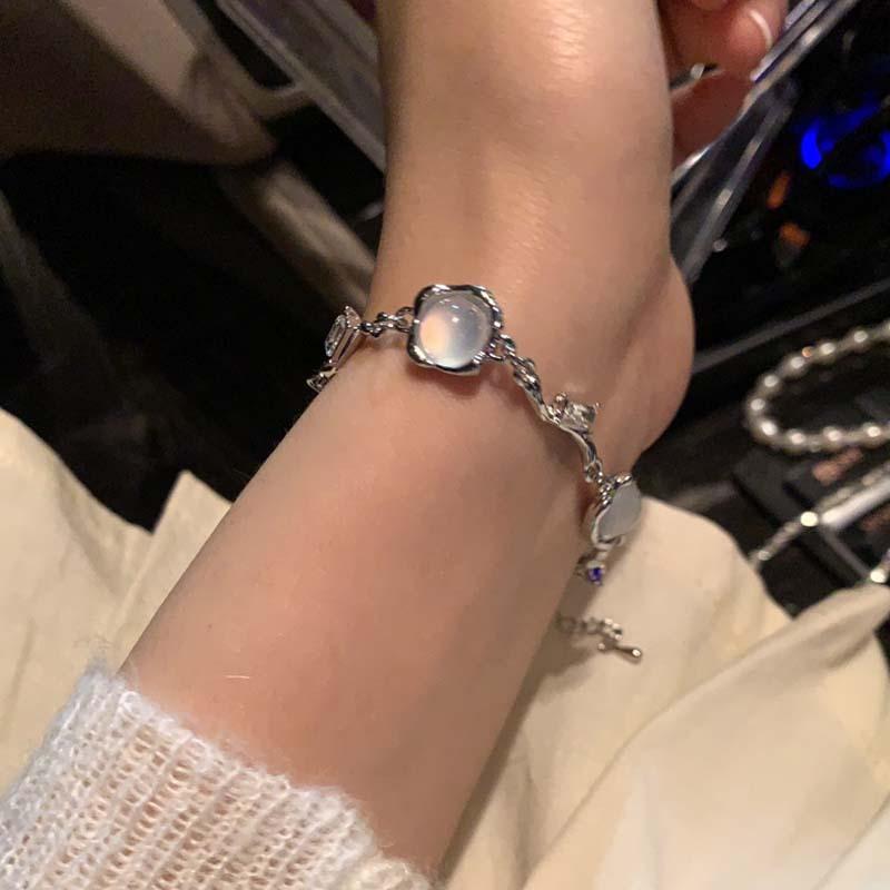 Salzig und süß, super schönes Opalarmband, leichter Luxus für Damen, Nischen-Designgefühl, fortschrittliches kaltes, exquisites Armband.