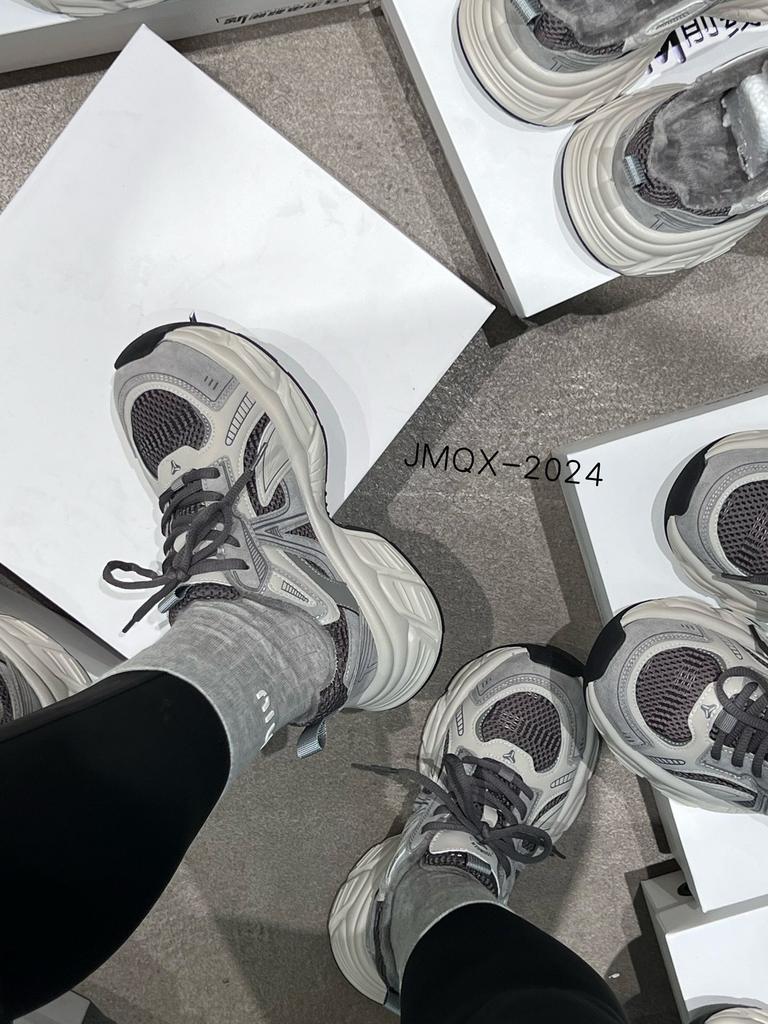 Leather Retro Dad Shoes Women's 2025 New Autumn and Winter Platform Internet Celebrity Super Hot Ins Casual Sports Shoes