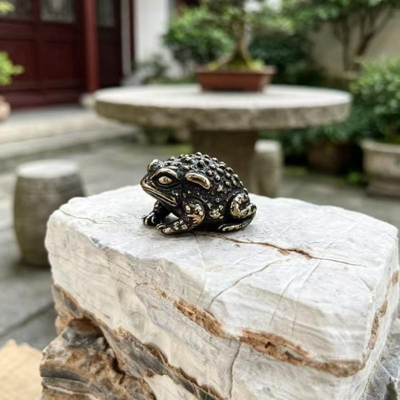 Alloy Cute Cartoon Caterpillar Figurine Retro Antique Finish Fine Detailing For Home Decor Ornament Gift