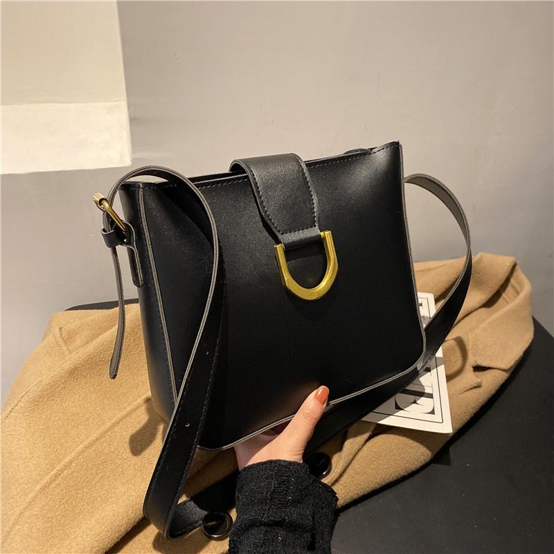 IELGY Women's Vintage Versatile Messenger Bag Textured Fashion Shoulder Bucket Bag