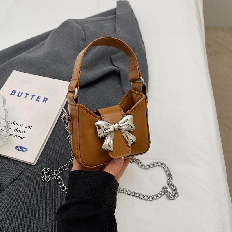 

Mini women s bag 2025 new bow metal buckle mini shoulder bag lipstick earphone bag chain messenger bag women коричневый