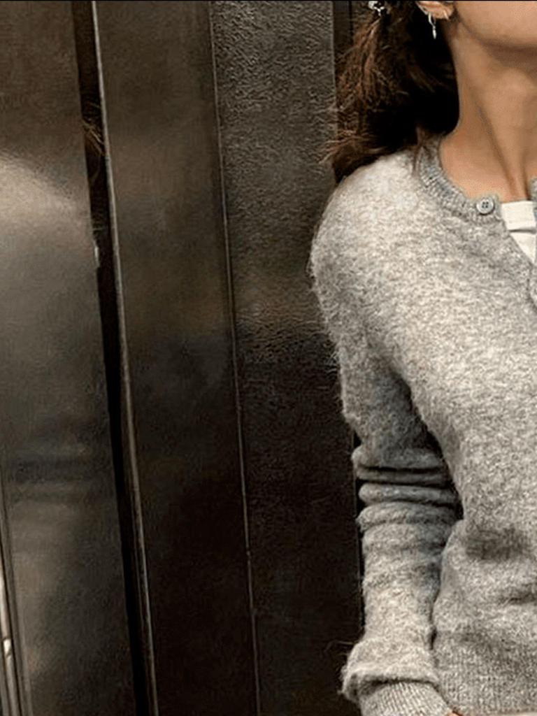 European and American Style Long Sleeve Knitwear, Sexy Cropped Round Neck Slim Fit Cardigan.
