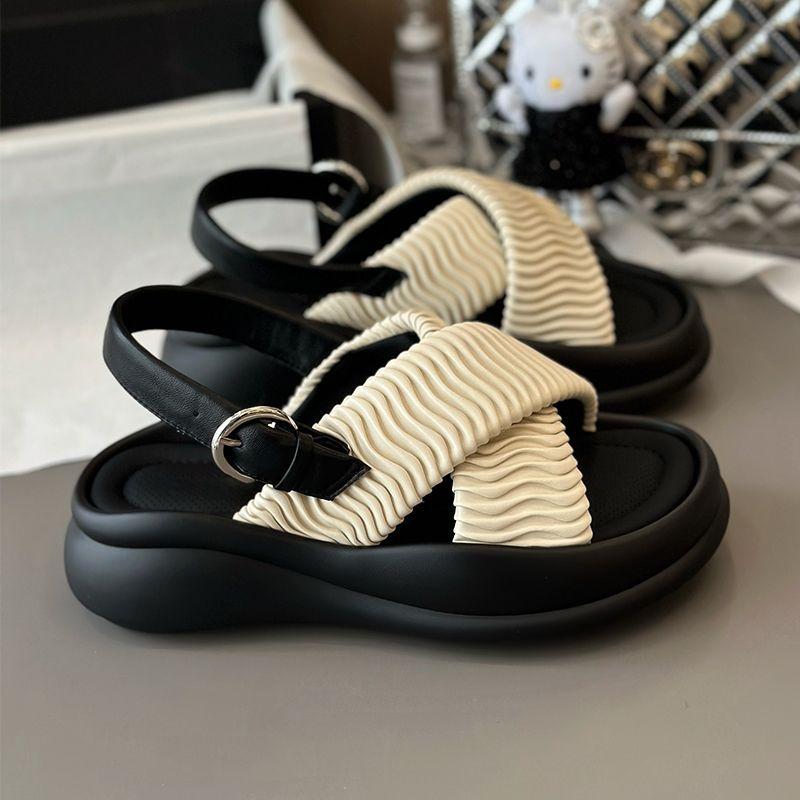 Petite Thick-soled Crossover Sandals for Women in Summer 2025, Casual, One-button, and Fashionable Beach Shoes with Exposed Toes
