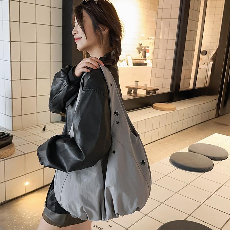 Minimalistische Hobo-Tasche aus Nylon – Leichte & Strapazierfähige Schulter-Tragetasche für Damen, Perfekt für den täglichen Gebrauch und Reisen