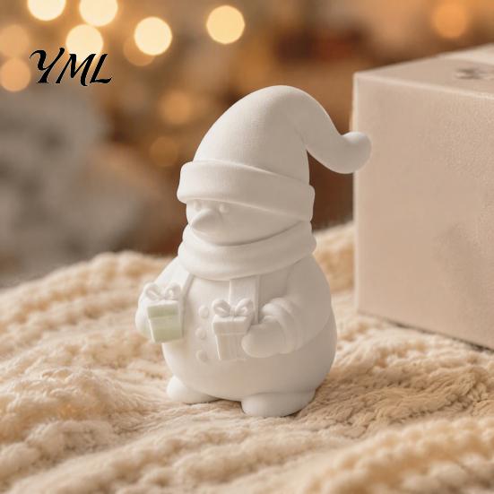 Hand Painted Gift Box Decor 3D Printed Snowman Figurine Holding Boxes, DIY Paintable Christmas Blank White Decorations Ornament, Cute Winter