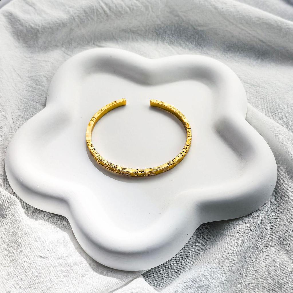 Women's Light Luxury Gold-Plated Copper Bracelet - Elegant, Fashionable, Anti-Oxidation Design