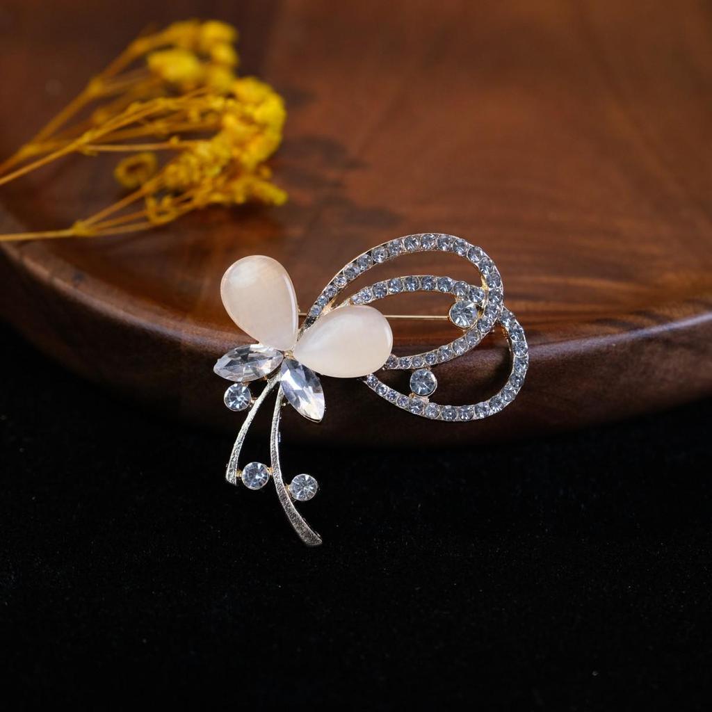 Broșă Elegantă Fluture Ochi de Pisică cu Strass-uri - Design Anti-Alunecare și Versatil
