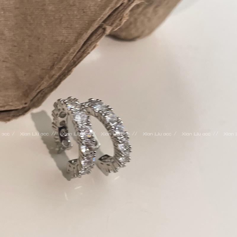 Elegant Zirconia Ear Cuff: No Piercing Needed, 2026 Trendy Design, Luxurious Women's High-End Jewelry