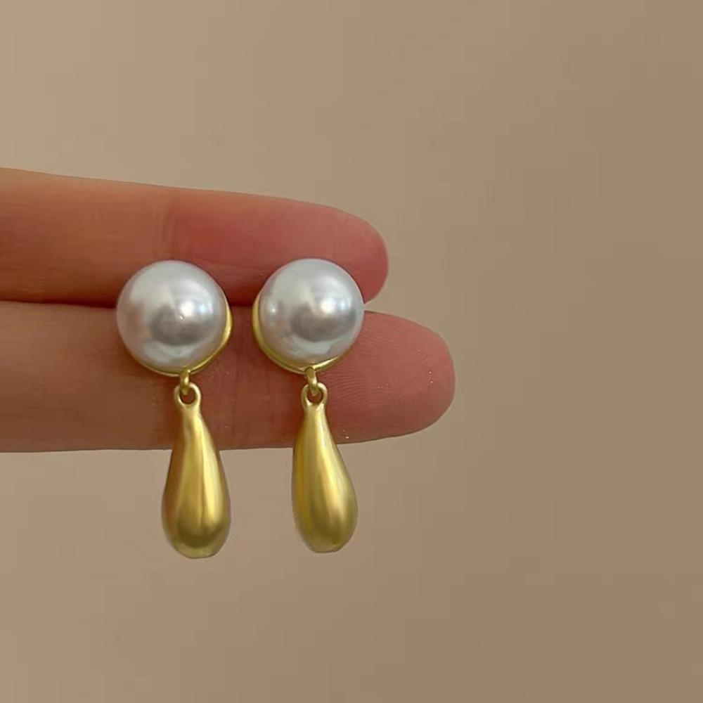 Silver Needle Retro Flower Pearl Earrings French Niche Stud Earrings Light Luxury High-end Earrings Women