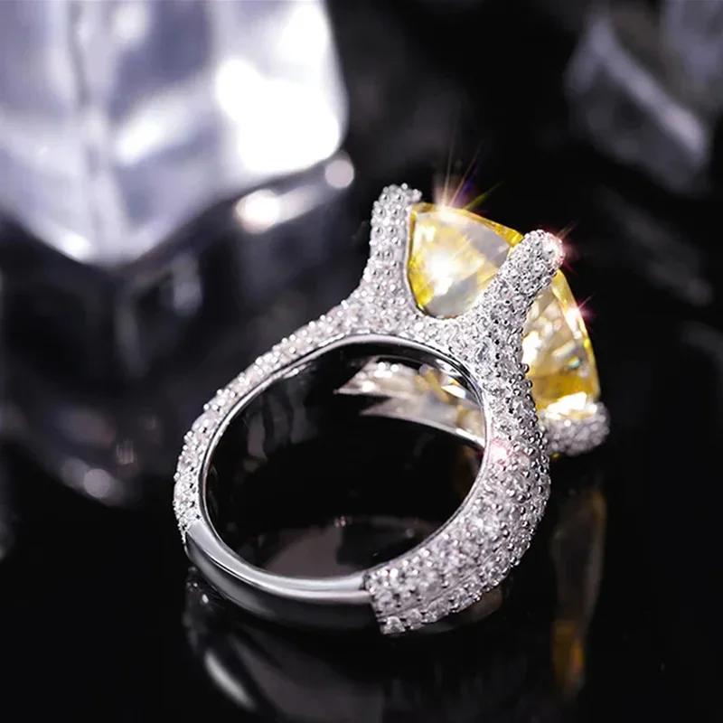 New Geometric Luxury Ring with European and American Style, Dense Set Round Zircon, Elegant Noble Yellow