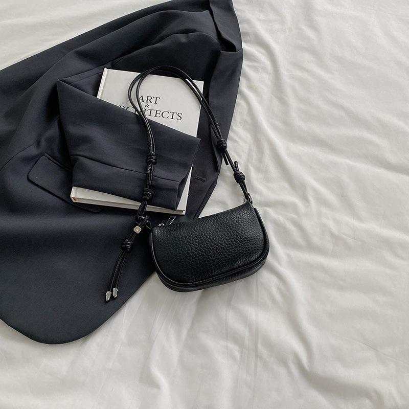 Women Mini Crescent Crossbody Bag Soft PU Leather Shoulder Bag Adjustable Strap Small Underarm Purse Casual Fashion Zipper Handbag