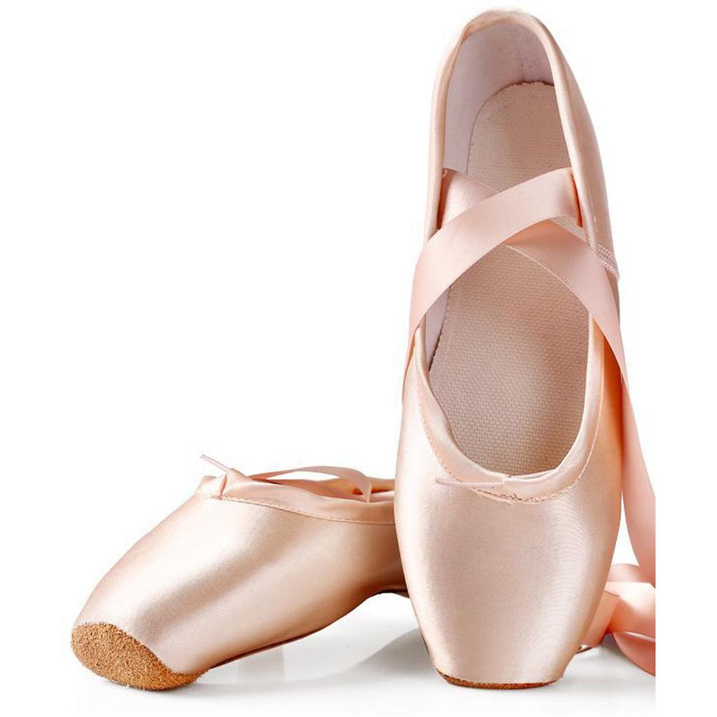 Жігіттер аяқ-киімге барады