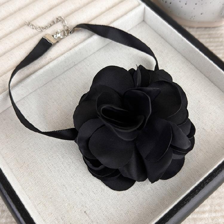 Fashionable Flower Choker Necklace Comfortable and Lightweight Pendant Neckchain