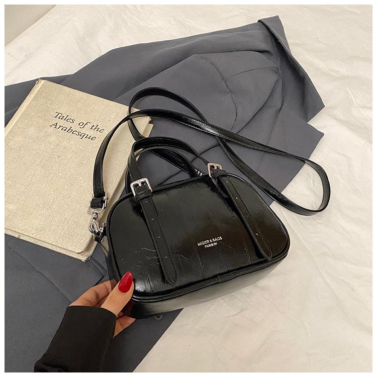 Premium sense small bag women's 2025 new spring and summer versatile oblique span bag handbag pillow bag small square bag