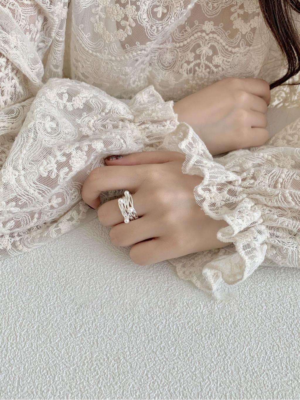 Fashionable S925 Silver Openwork Pearl Ring For Women With Contemporary Style Elements J5639